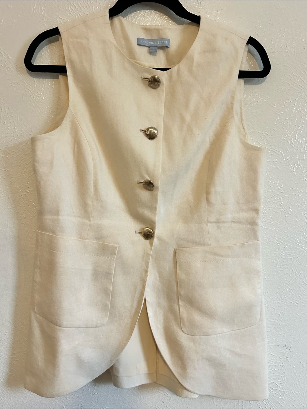 Antonio Melani women’s sleeveless vest